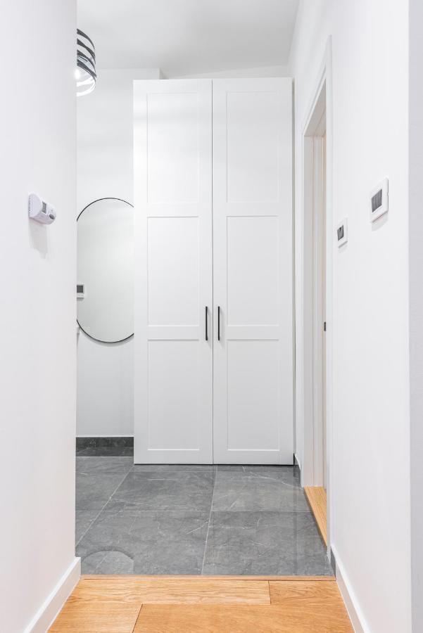 Vertigo One Bedroom Apartment-Free Private Parking 노비사드 외부 사진