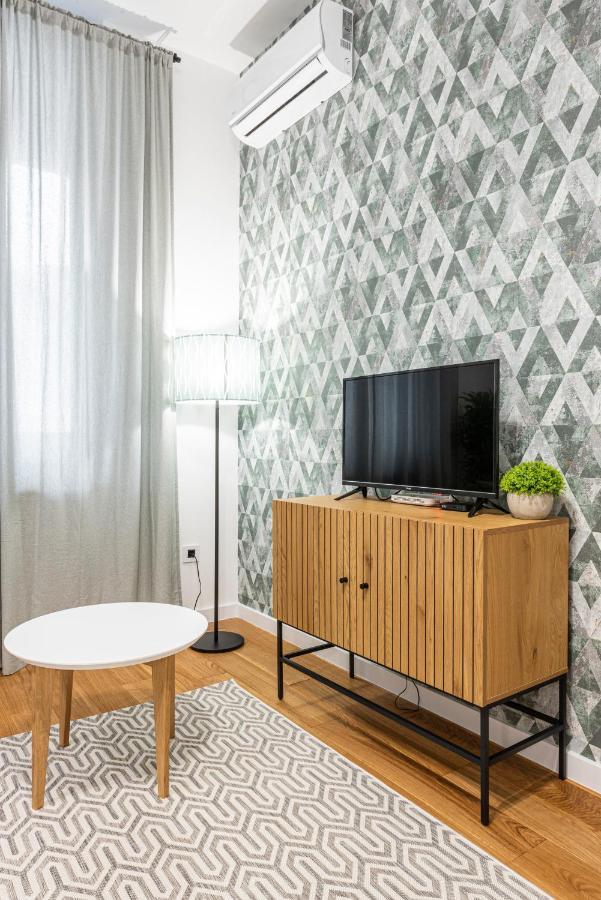 Vertigo One Bedroom Apartment-Free Private Parking 노비사드 외부 사진