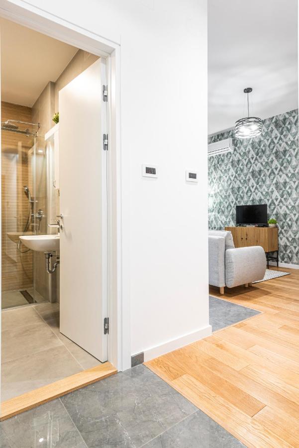 Vertigo One Bedroom Apartment-Free Private Parking 노비사드 외부 사진