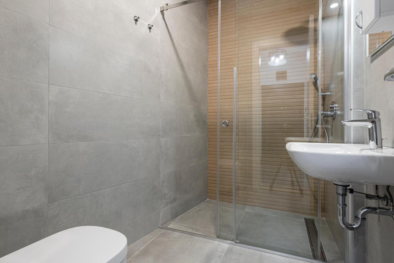 Vertigo One Bedroom Apartment-Free Private Parking 노비사드 외부 사진